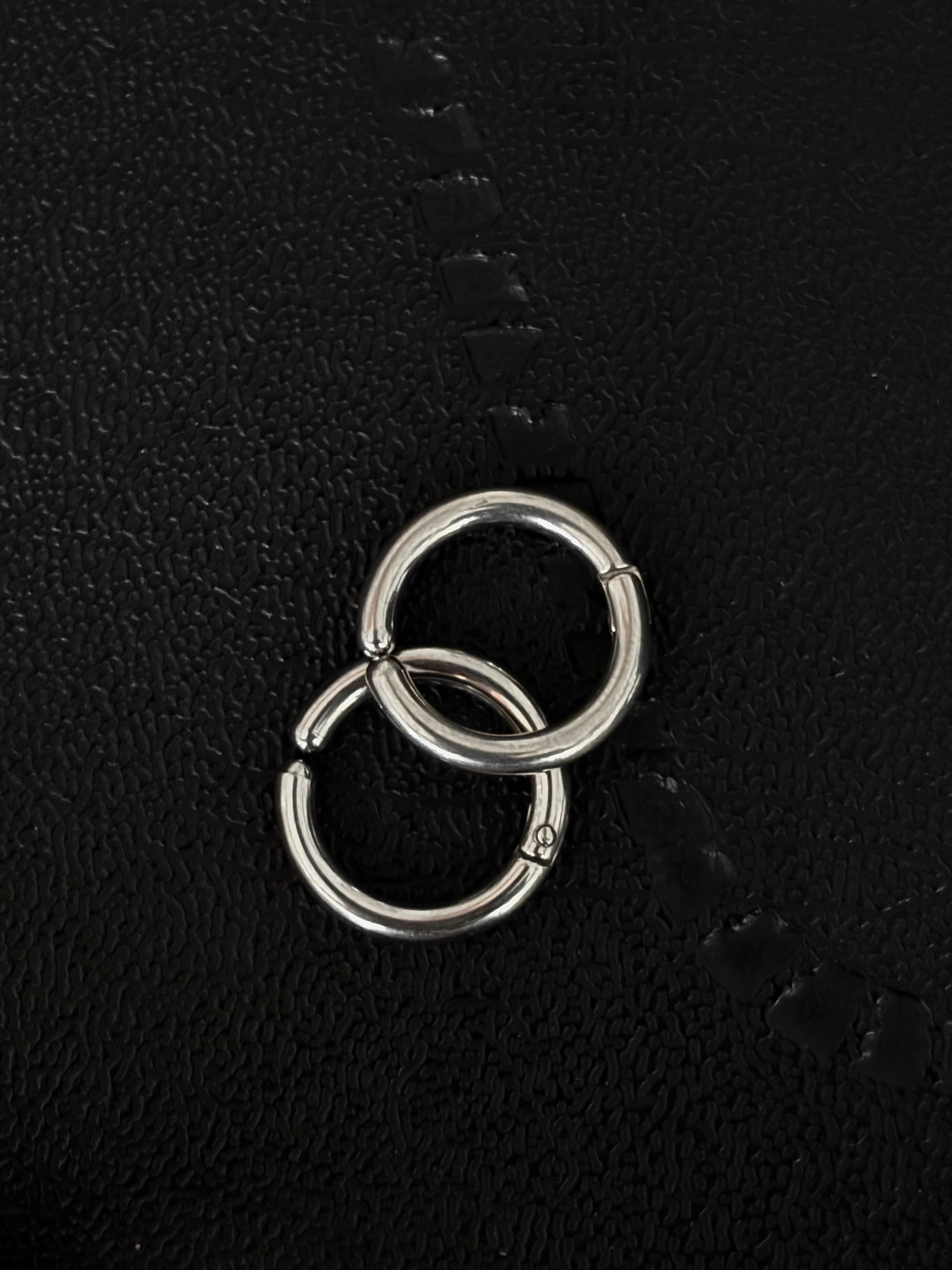 Piercing falso e010