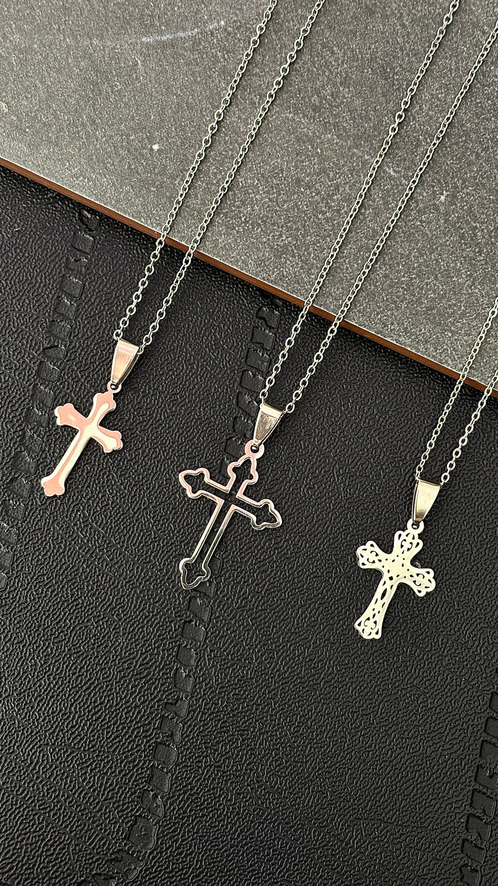 Collar unisex cruces Cx111