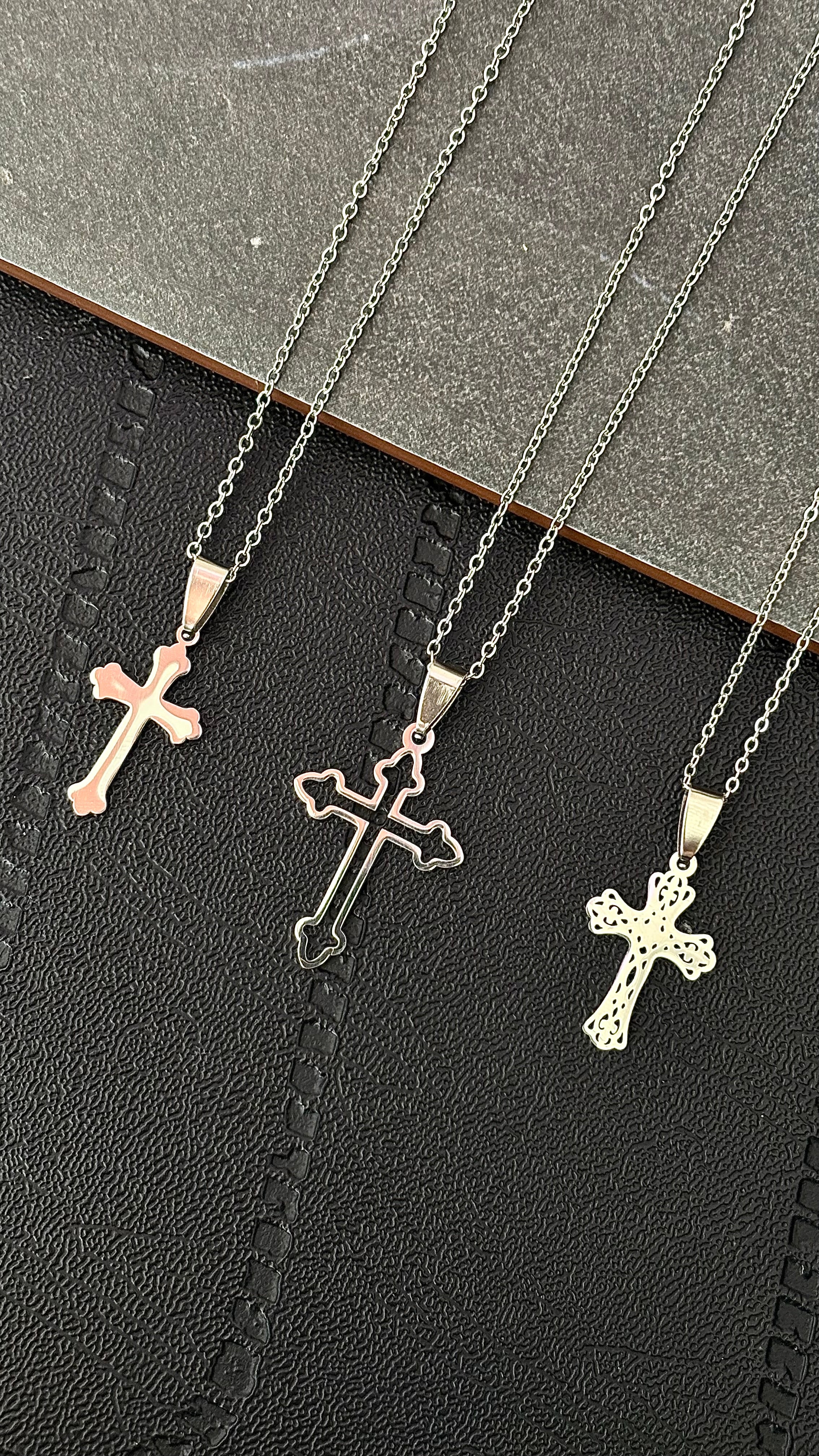 Collar unisex cruces Cx111