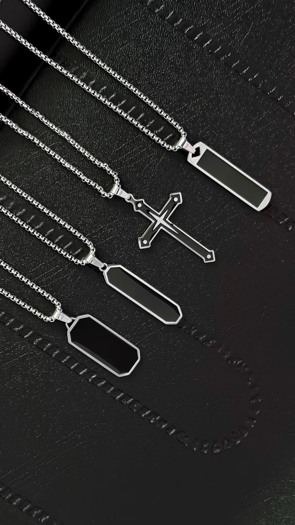 Collar unisex placa negra  cx132