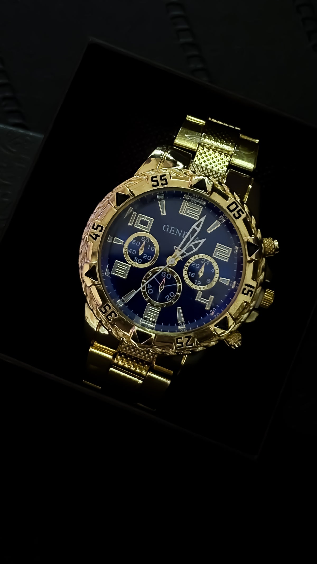 Reloj dorado de hombre Y036