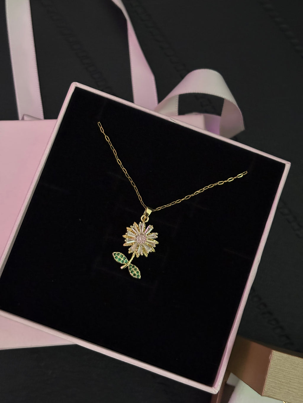 Collar flores amarillas giratorio C147