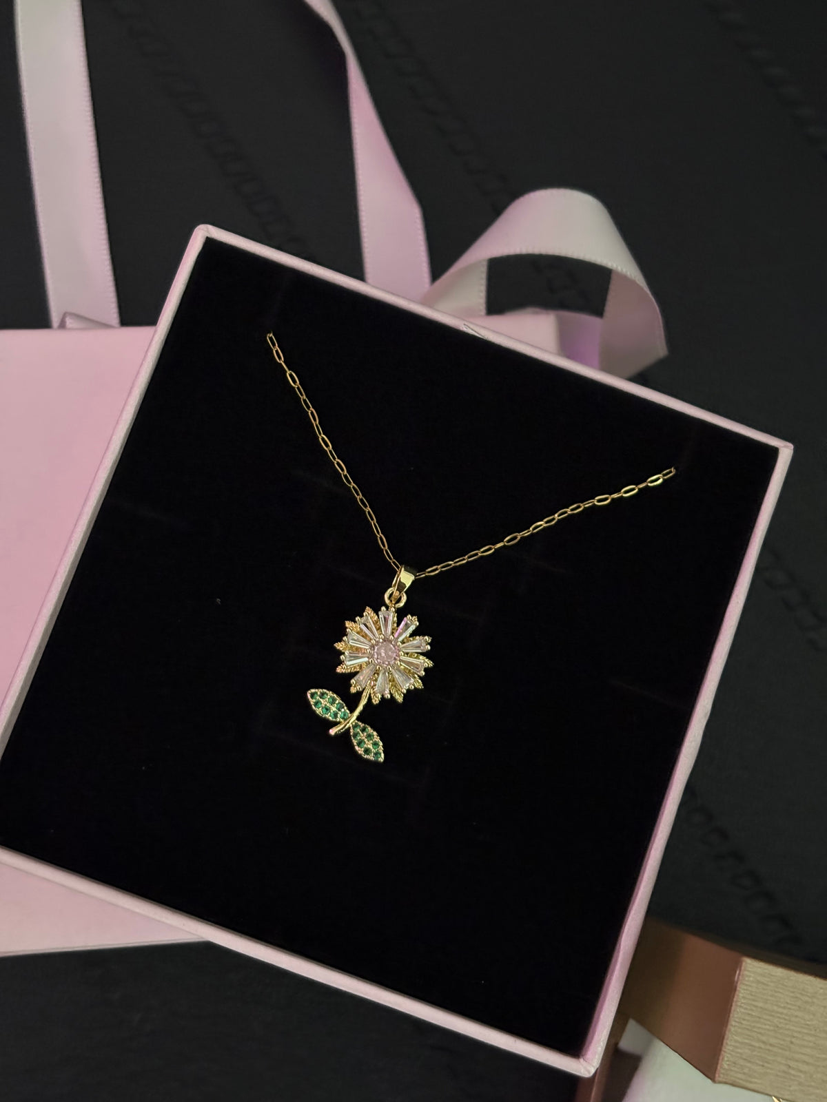 Collar flores amarillas giratorio C147