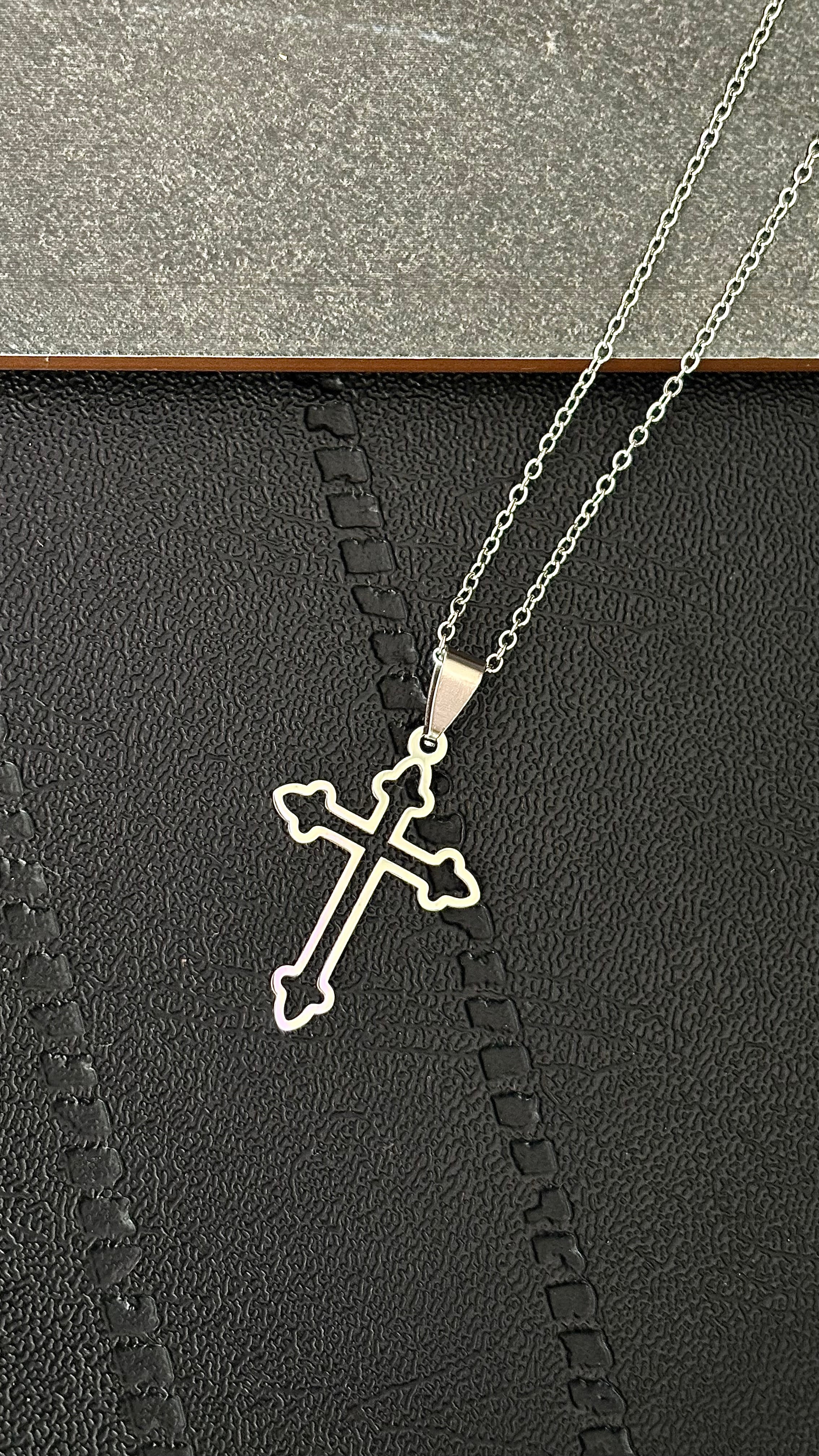 Collar unisex cruces Cx111
