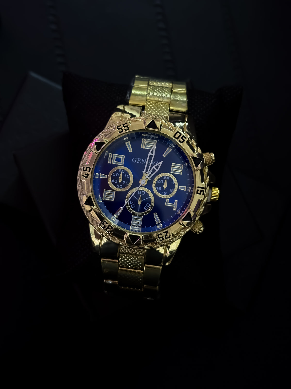 Reloj dorado de hombre Y036
