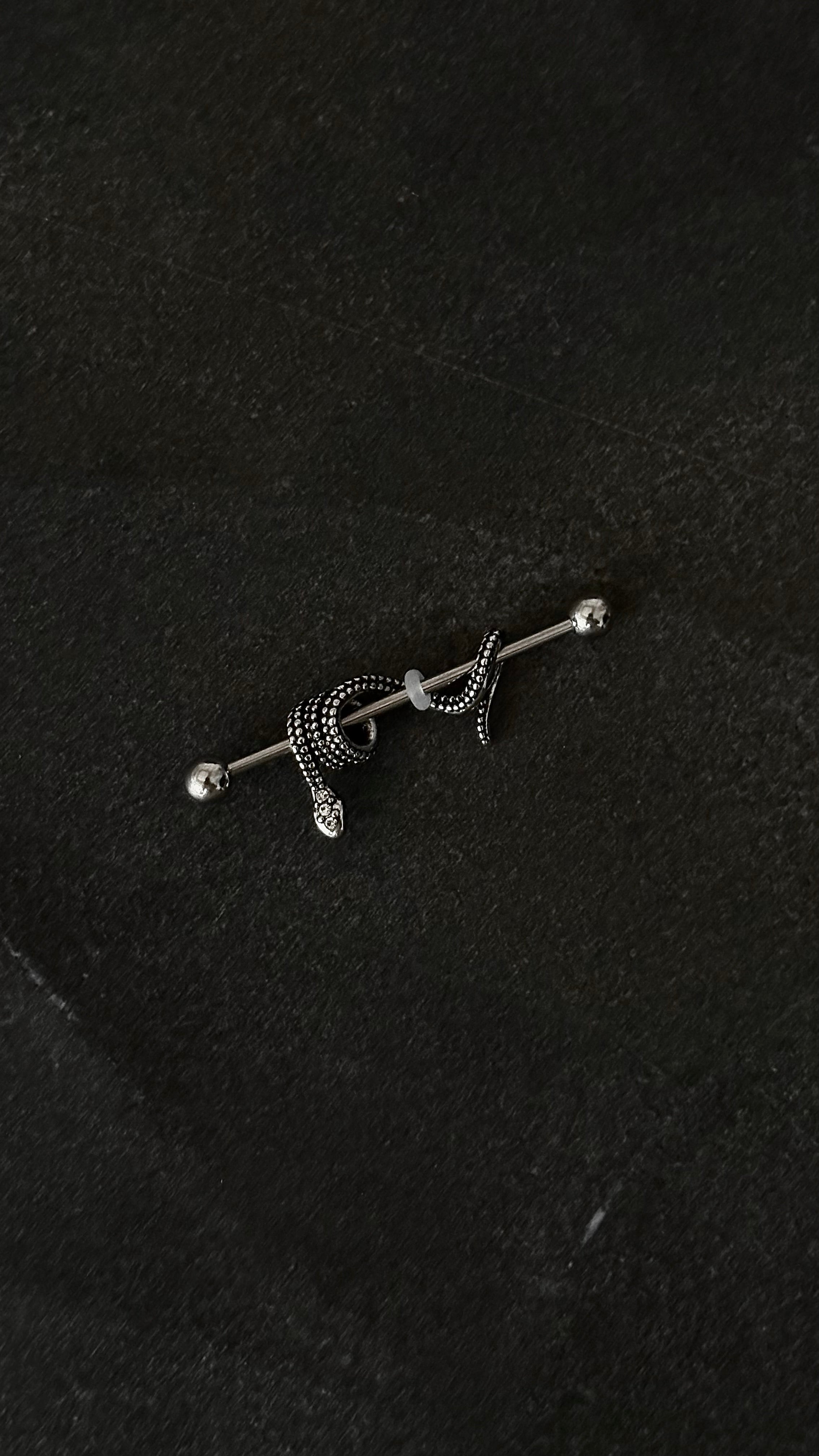Piercing industrial i018