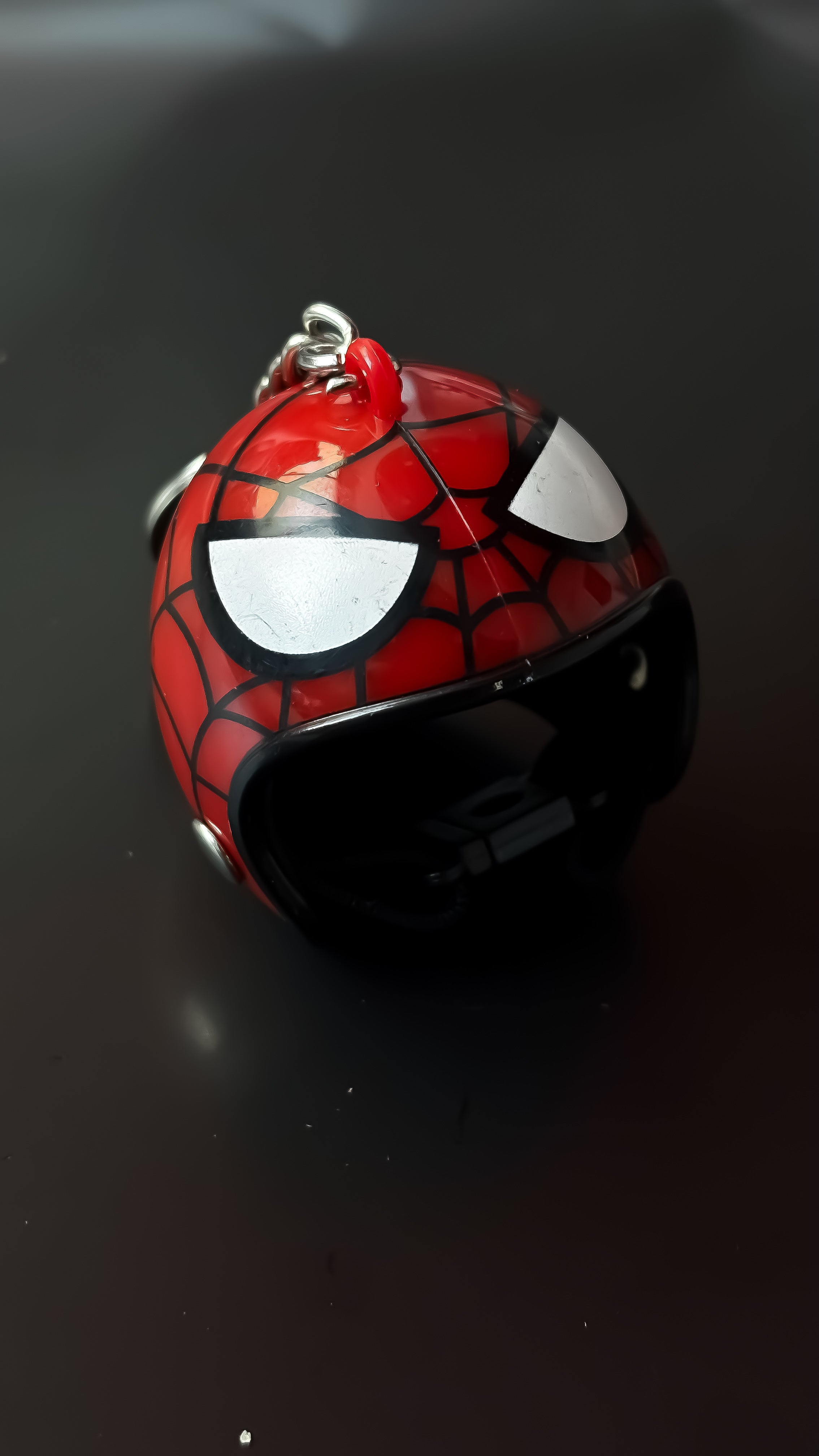 Llavero casco Spiderman u008