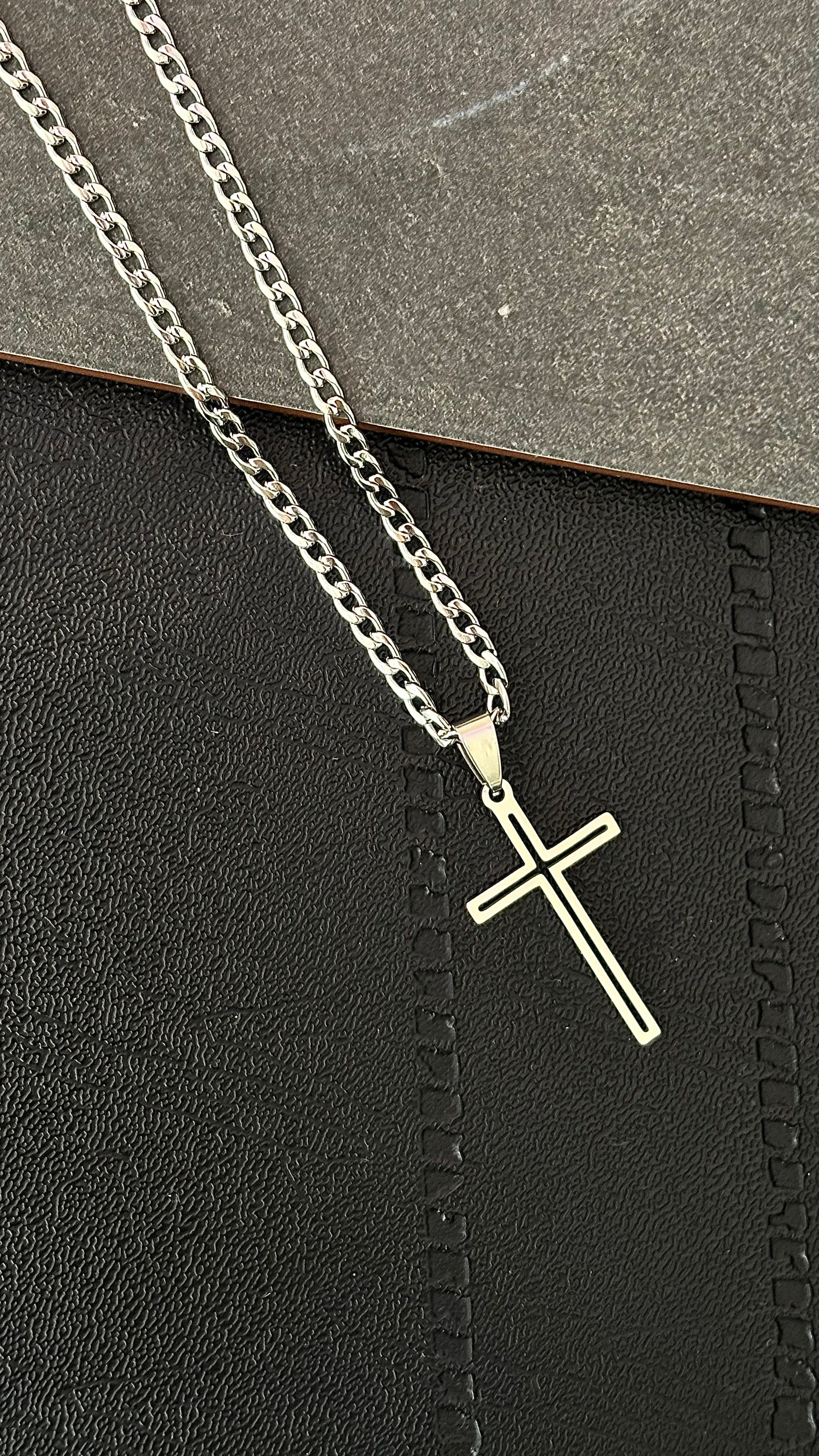 Collar unisex Cruces Cx110