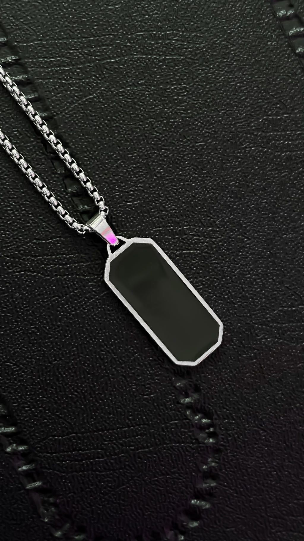 Collar unisex placa negra  cx132