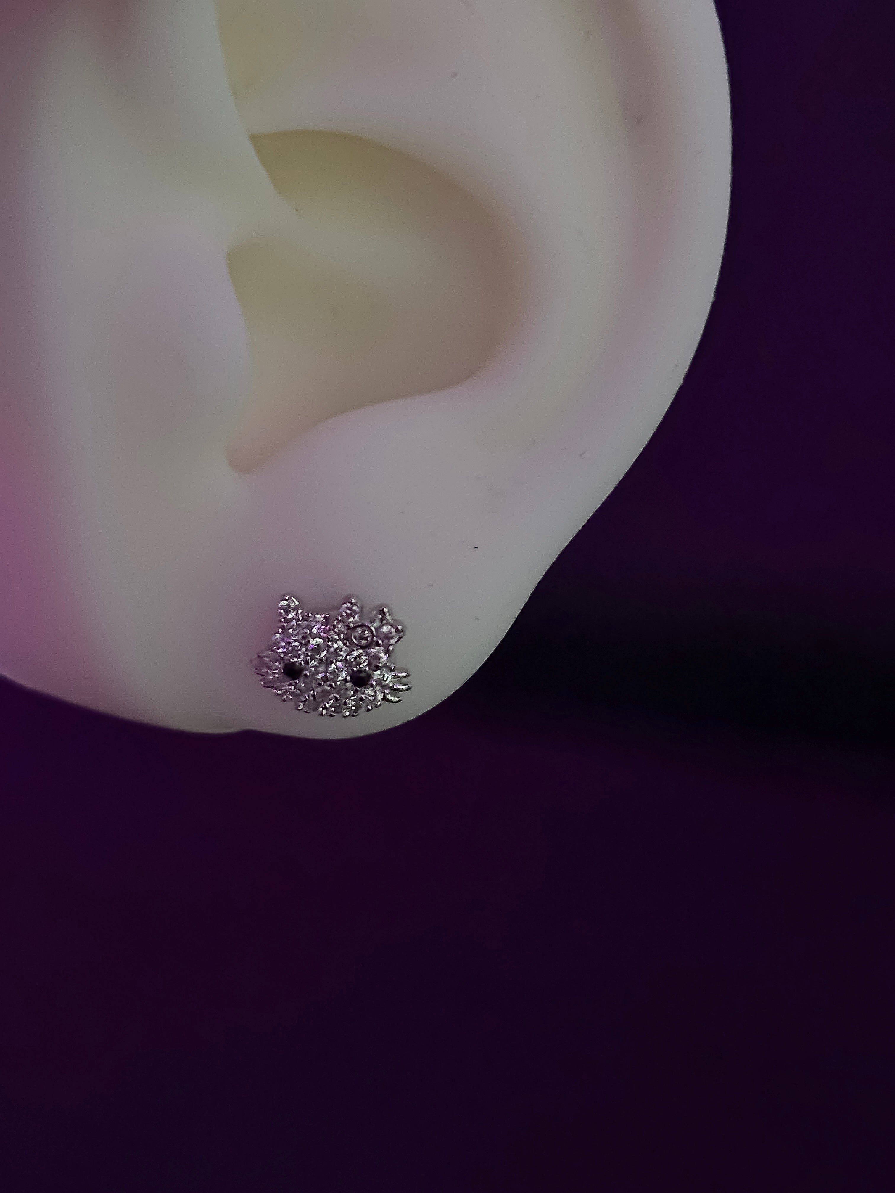 Piercing oreja Hello Kitty o004